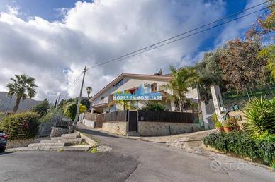 Porzione di Villa Bifamiliare indipendente