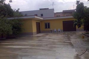 Immobile di 1090 m² con 4 locali a Mondragone