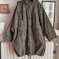 Cappotto verde oliva da donna. ZARA 