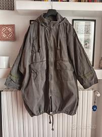 Cappotto verde oliva da donna. ZARA 