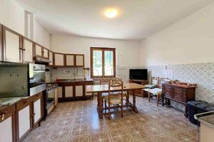 Appartamento di 120 m² con 3 locali e box auto a A