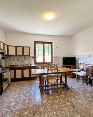 Appartamento di 120 m² con 3 locali e box auto a A