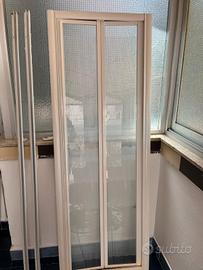 Box doccia usato 65X65X65 ante in vetro.
