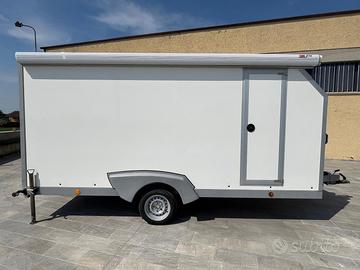 Carrello attrezzato come officina mobile per moto