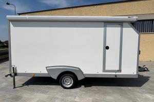 Carrello attrezzato come officina mobile per moto