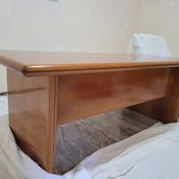 Scrivania in legno per studio