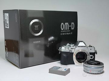 Olympus OM-D E-M10 IV