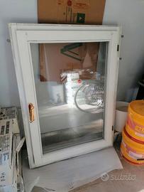 Finestra in legno con vetrocamera