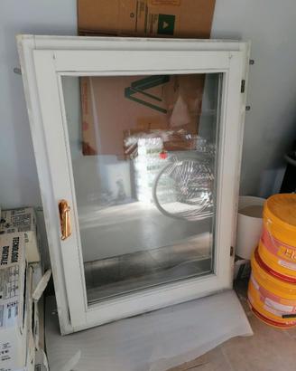 Finestra in legno con vetrocamera
