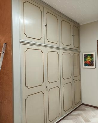 Armadio vintage elegante a incasso, anni 60 -70