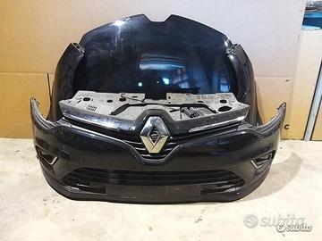 Clio nera 2017 frontale completo