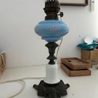 Lampada antica da tavolo
