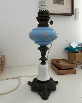 Lampada antica da tavolo