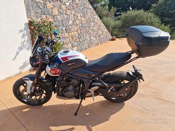 Triumph Trident 660 triple tribute