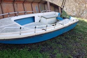 Natante in vetroresina