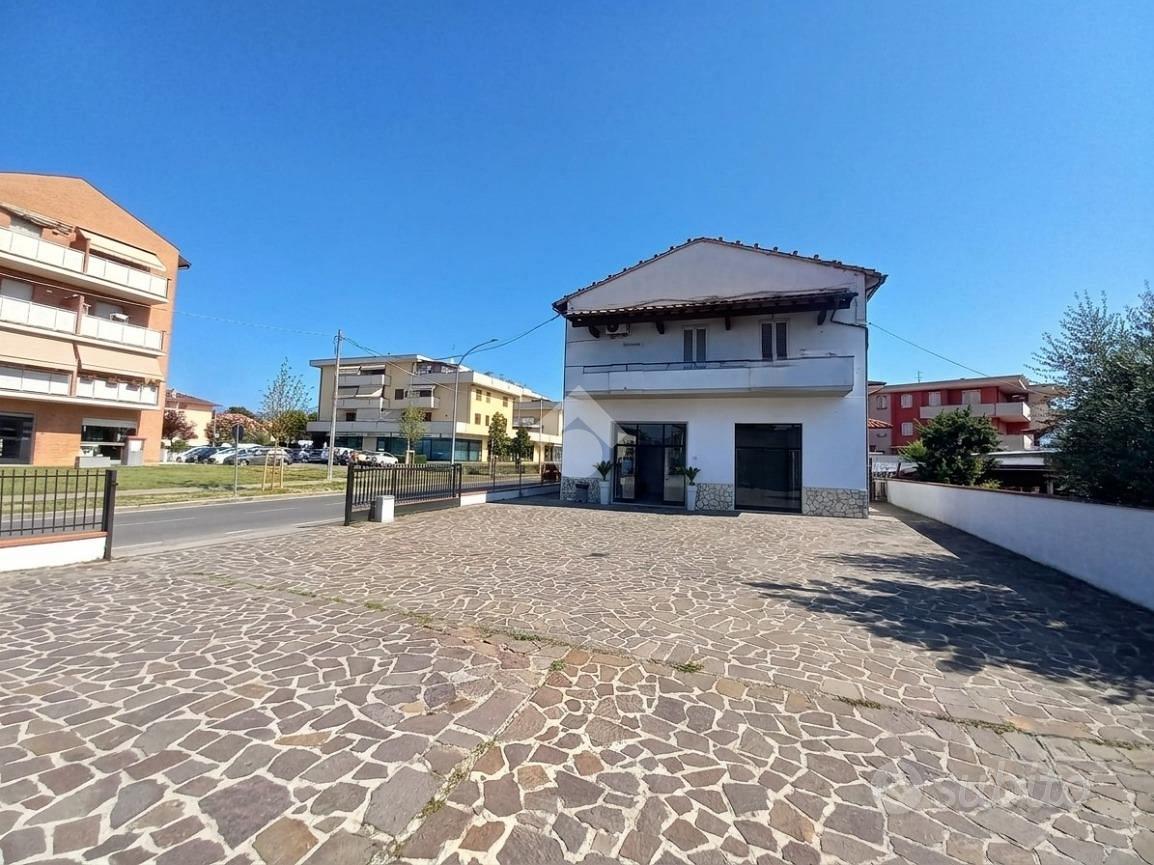 NEGOZIO A AGLIANA - Vista 5