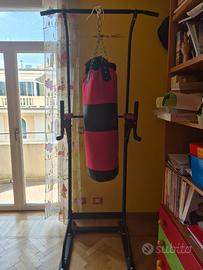 Panca per trazioni con sacco boxe