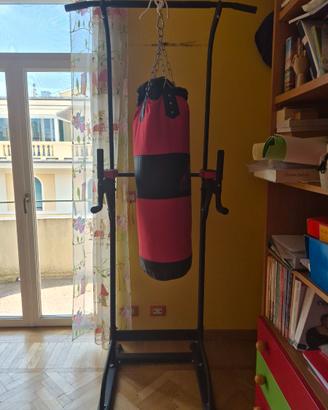 Panca per trazioni con sacco boxe