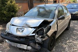 Auto per pezzi di ricambio
