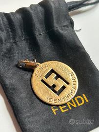 Ciondolo Fendi Identification placcato oro charm