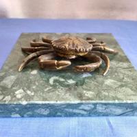 Scultura in bronzo GRANCHIO su base marmo verde