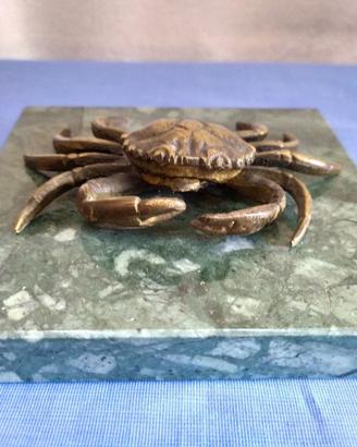 Scultura in bronzo GRANCHIO su base marmo verde