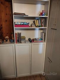 Libreria mobile bianco con ante 