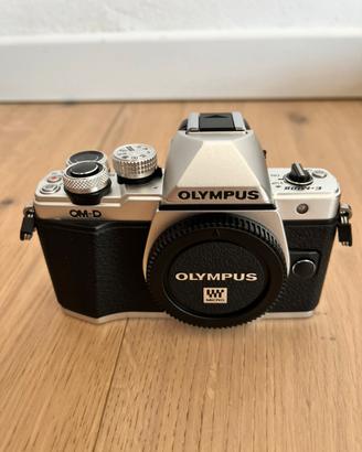 Olympus E-M10 Mark II (solo corpo)
