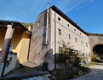 Immobile in asta di 252 m² con 3 locali a Montecch