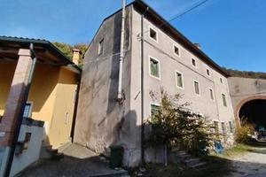 Immobile in asta di 252 m² con 3 locali a Montecch