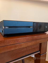 XBOX ONE completa di cavi, due controller e giochi