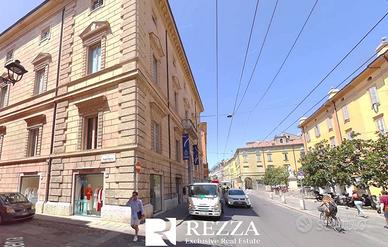 Immobile di 130 m² con 5 locali a Modena