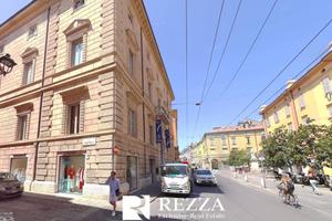 Immobile di 130 m² con 5 locali a Modena