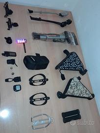 Accessori Bici. Cavalletto + Pompa + Luce + Borsa 