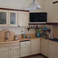 Cucina legno e marmo pregiato 