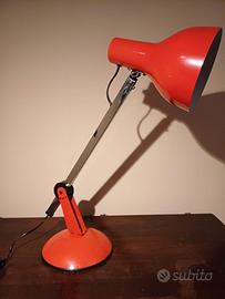 Lampada da tavolo di design anni 70 rossa