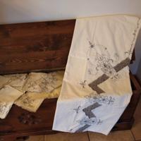 120€ tovaglia anni 50 con 12 tovaglioli. Agordo