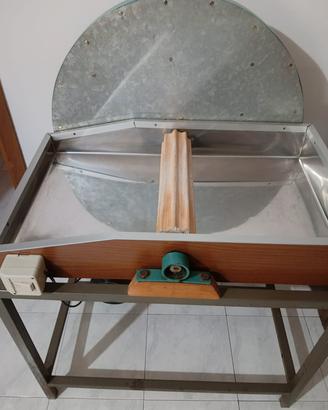 macchina per cariare il pane 