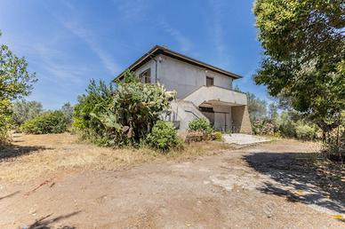 VILLA SINGOLA A VETRALLA