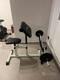 Panca Scott con bilanciere