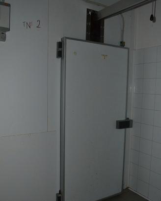 Cella frigorifera professionale con binari e ganci