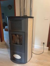 Stufa Pellet canalizzabile 12 Kw + un'altra gratis