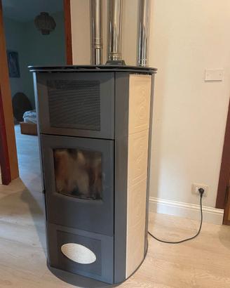 Stufa Pellet canalizzabile 12 Kw + un'altra gratis