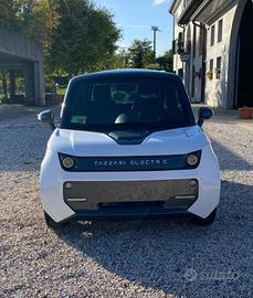 Tazzari zero city. Si guida dai 16 anni patente B1