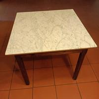 tavoli con superficie in marmo