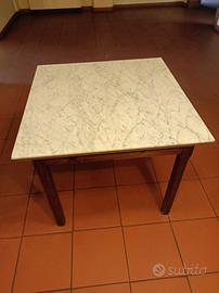 tavoli con superficie in marmo