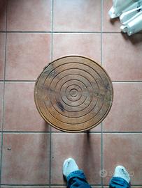sgabello legno tre gambe
