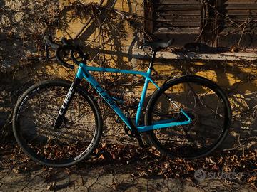 bicicletta gravel cube cross race pro