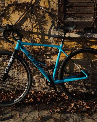 bicicletta gravel cube cross race pro