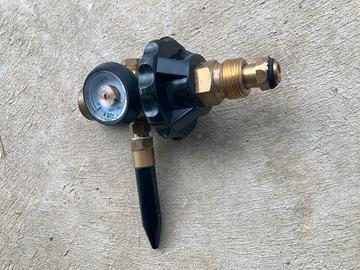 Regolatore per Bombola di Elio con Manometro